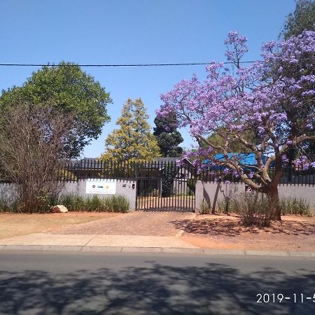 Northcliff Bed And Breakfast Randburg Екстериор снимка